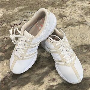 Nike Women's White and Tan Athletic Shoes